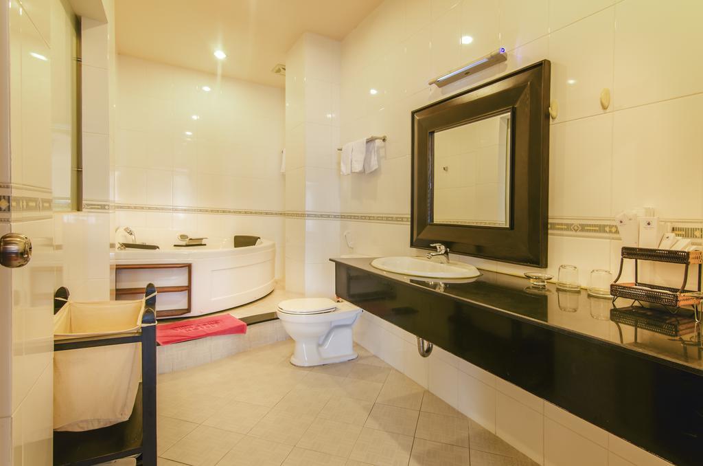 Vien Dong Hotel 2 Хошимін Екстер'єр фото